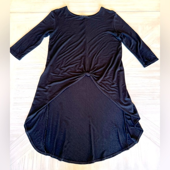 Kim & Cami Half Sleeve High-Low Hem Knotted Front Tunic – Black, Size Small - Picture 12 of 15